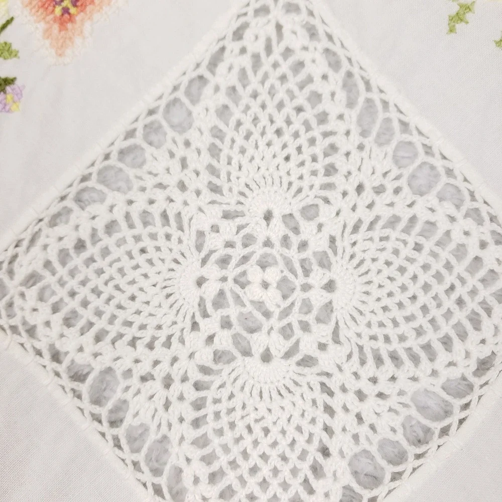 Vintage Ivory Crochet Lace Table Runner Floral Hand Embroidered Scalloped 15x34